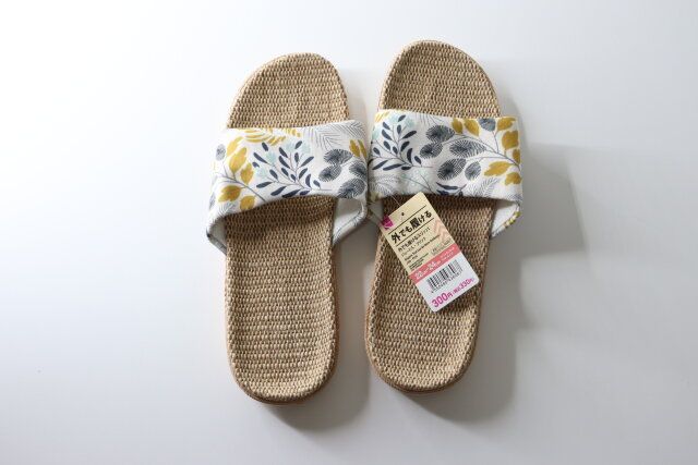 ダイソーの外でも履けるスリッパ（ジュート入、プリント、22cm－24cm）のパッケージ