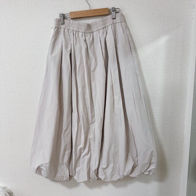 GU バブルヘムミディスカートQ GRAY 後ろ側