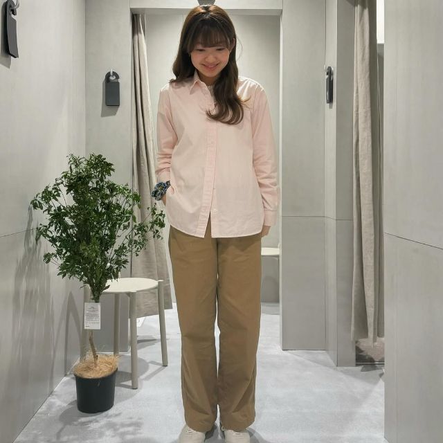 婦人 洗いざらし ブロードレギュラーカラー長袖シャツを着たコーデ