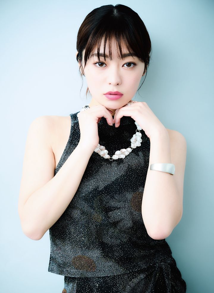 スキンケアはとにかく潤い重視！ ジェルを重ねる“追い保湿”を実践中。