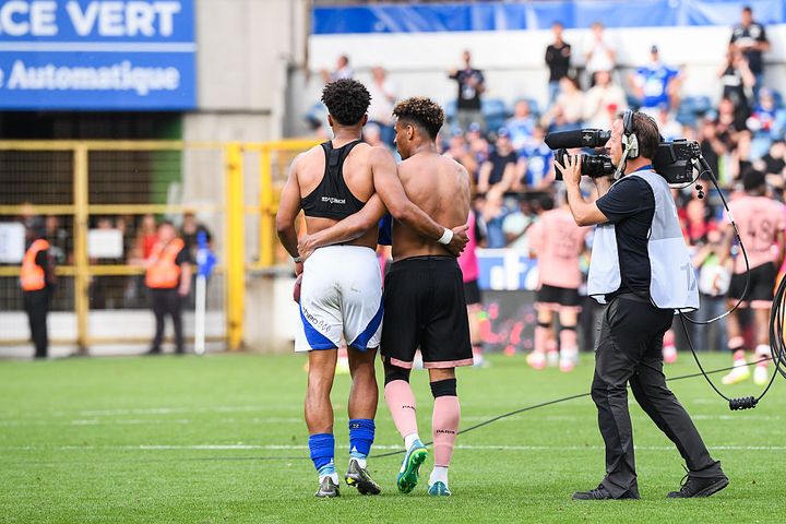 80億円で移籍した19歳スター、異なる代表チームを選んだ22歳兄を股抜きする