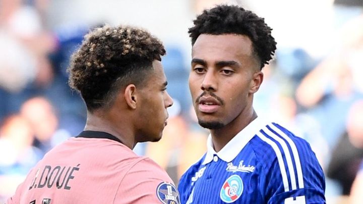 80億円で移籍した19歳スター、異なる代表チームを選んだ22歳兄を股抜きする