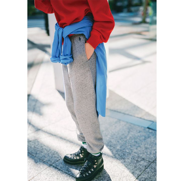 腰元にロゴが入ったラルフローレンのスウェットパンツ