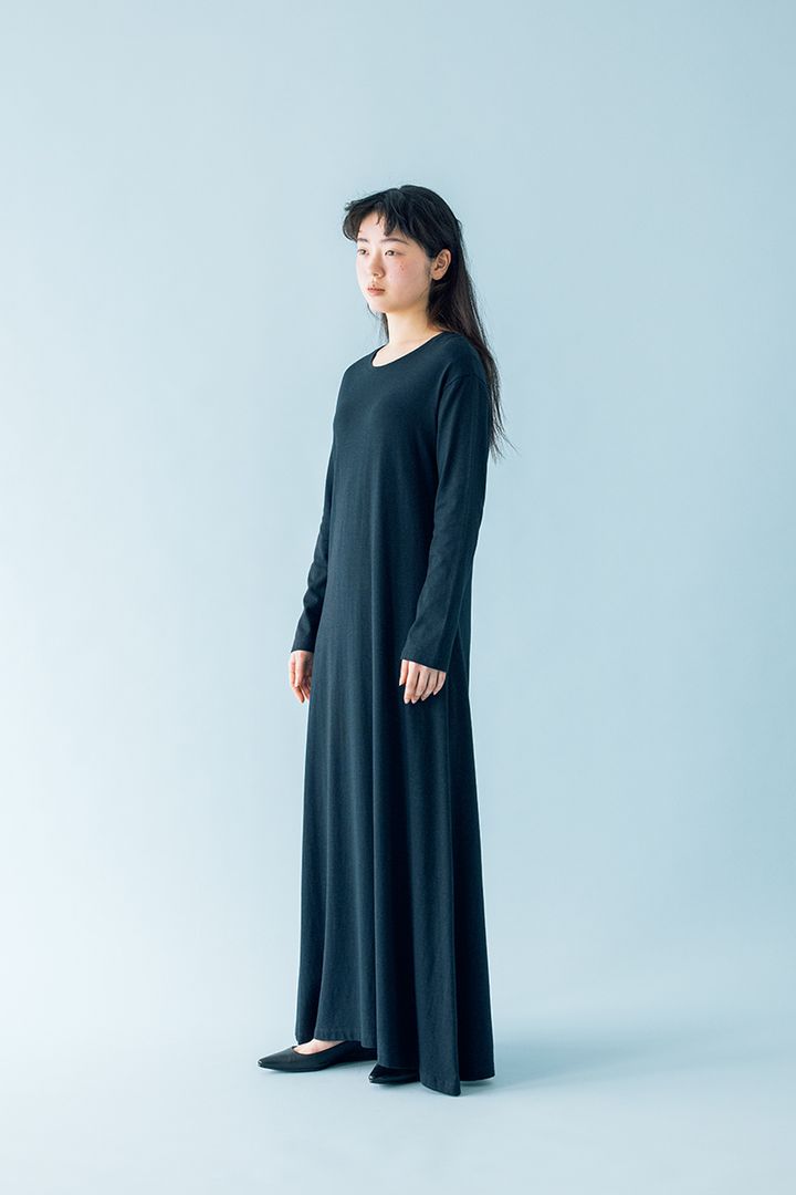 テイクスのワンピースを着こなし