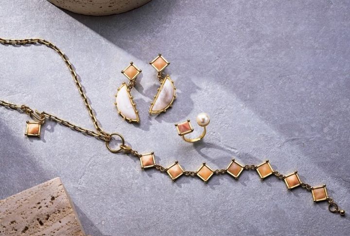 アデルビジューの天然石ジュエリー