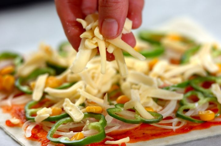 春巻きの皮でピザの作り方1