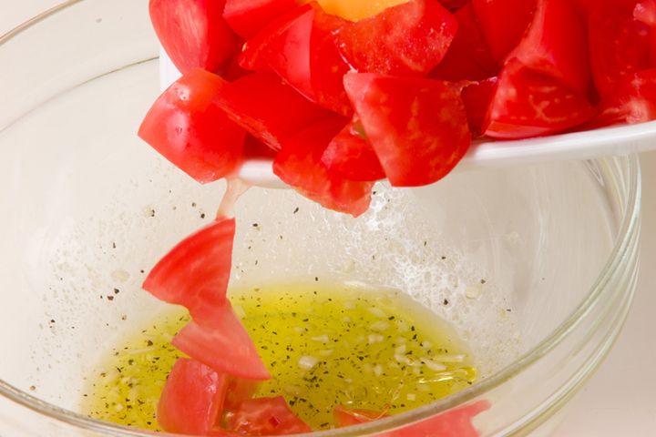 簡単おいしい バジルたっぷりサラダ 香り豊か！大量消費にもなるの作り方1