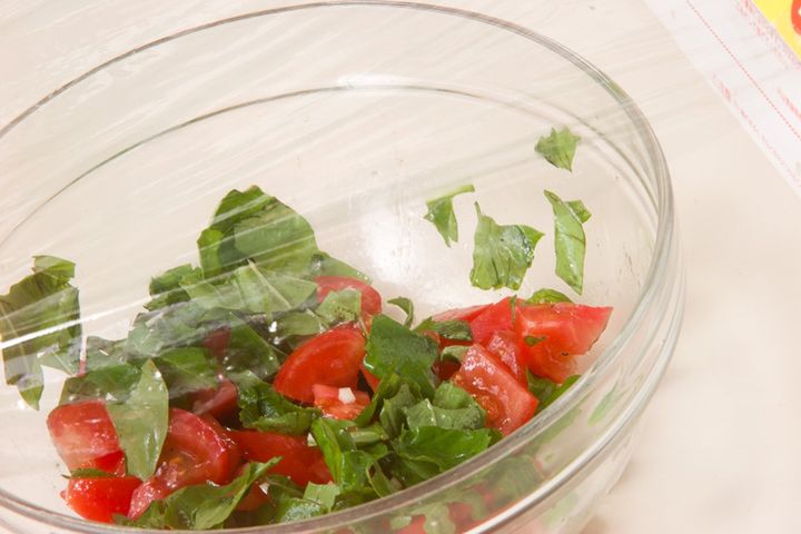 簡単おいしい バジルたっぷりサラダ 香り豊か！大量消費にもなるの作り方2