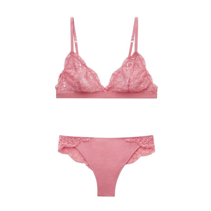 Embrace Simplicity Emma トライアングルブラ ¥ 8,990、ブラジリアンショーツ¥ 3,990／Intimissimi（インティミッシミ 渋谷文化村通り店 03-3461-3655） Photo_ Courtesy of Intimissimi