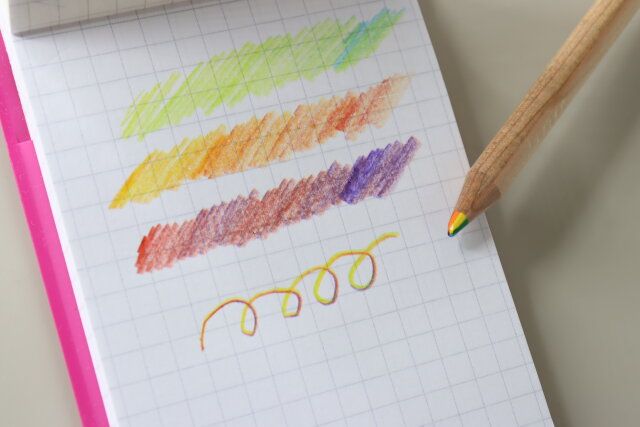 ダイソーの虹色鉛筆で書いた文字