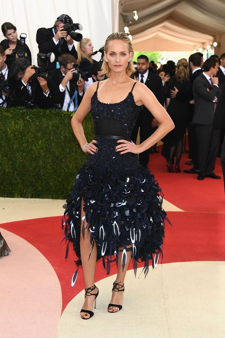 2016年『Manus x Machina: Fashion in an Age of Technology（手仕事×機械：テクノロジー時代のファッション）』<br /> ルック／エイチアンドエム