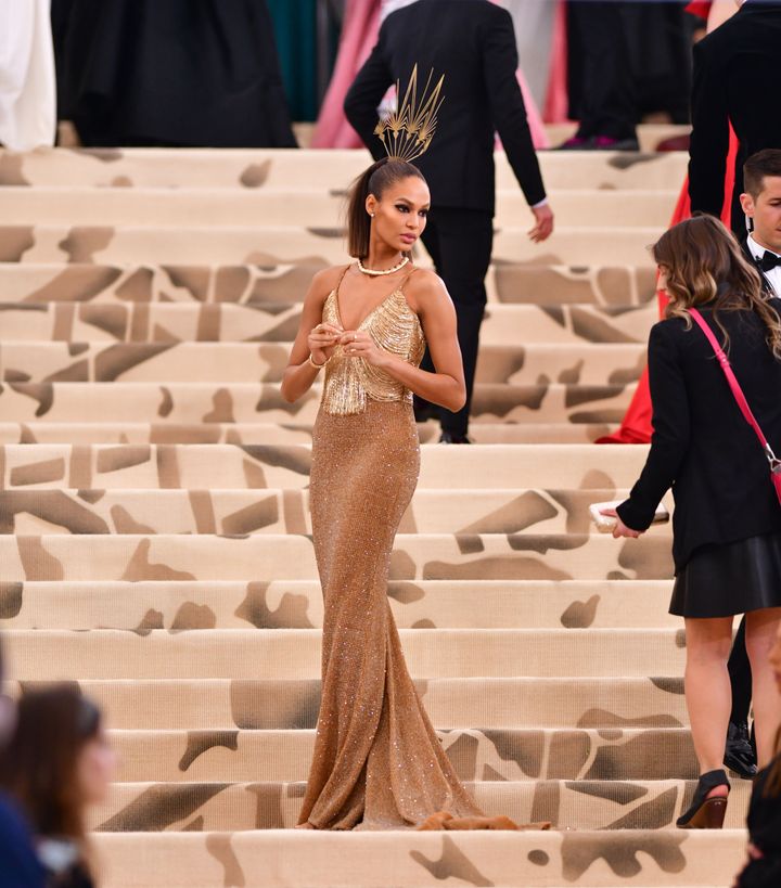 2018年『Heavenly Bodies: Fashion and the Catholic Imagination（ファッションとカトリックの想像力）』<br /> ルック／トミー ヒルフィガー