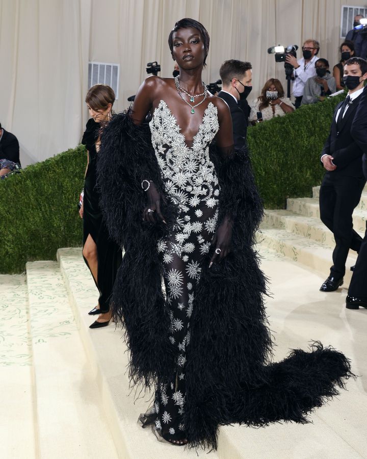 2021年『In America: A Lexicon of Fashion（イン・アメリカ：ファッションの辞書）』<br /> ルック／オスカー デ ラ レンタ