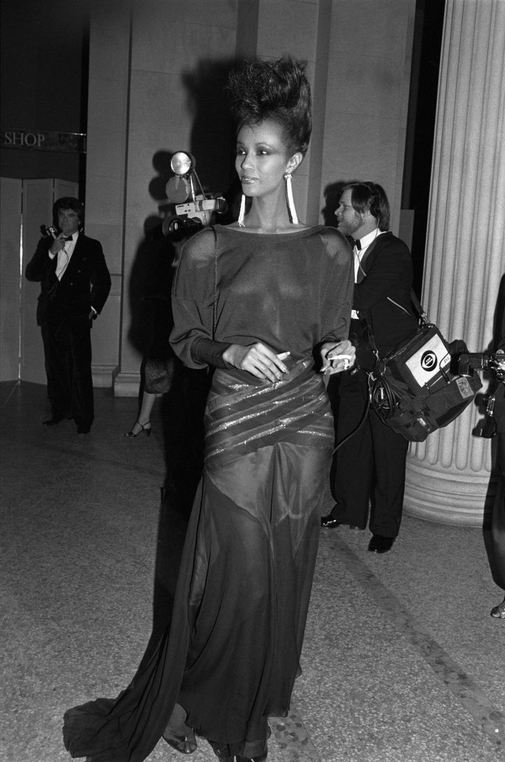 1983年『Yves Saint Laurent_ 25 Years of Design（イヴ・サンローラン：デザインの25年）』