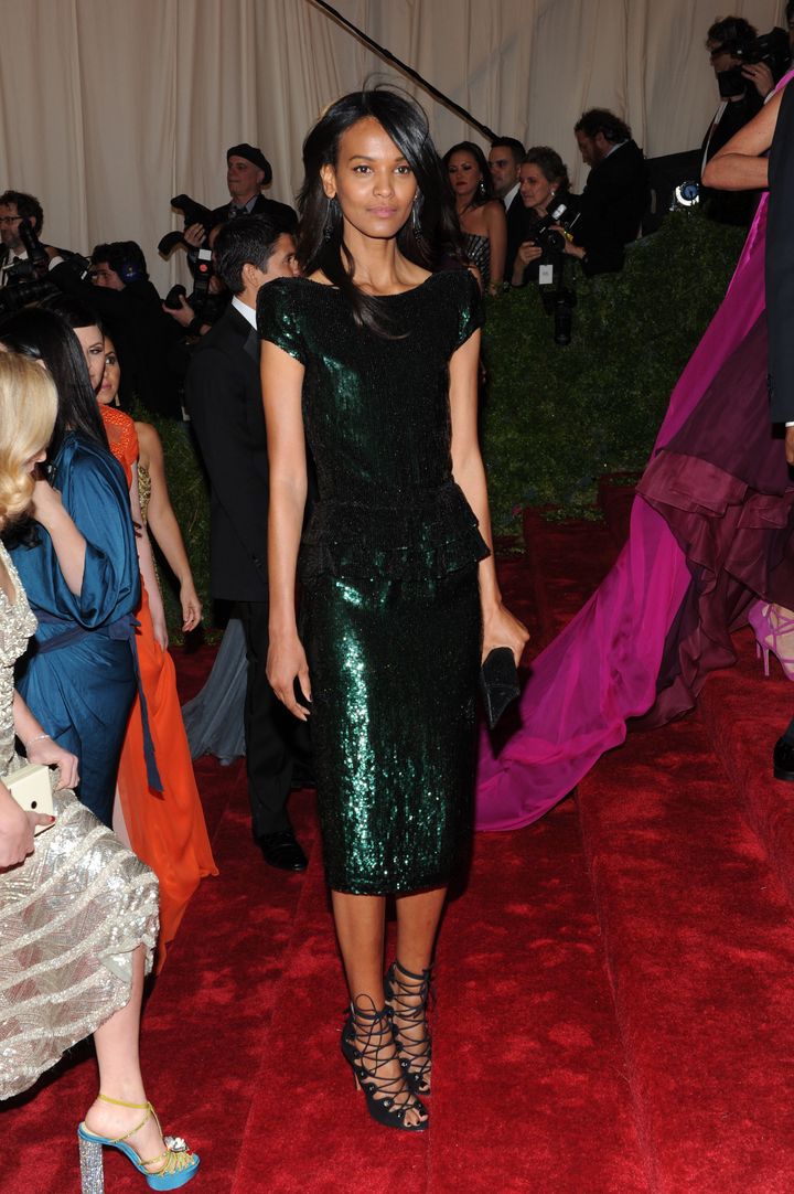 2012年『Schiaparelli and Prada: Impossible Conversations（スキャパレリとプラダ：不可能な会話）』<br /> ルック／トリー バーチ