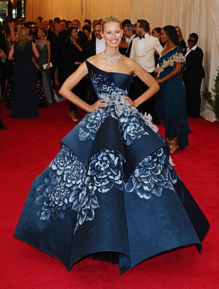 2014年『Charles James: Beyond Fashion（チャールズ・ジェームズ：ファッションを超えて）』<br /> ルック／マルケッサ 2011年春夏コレクションより。