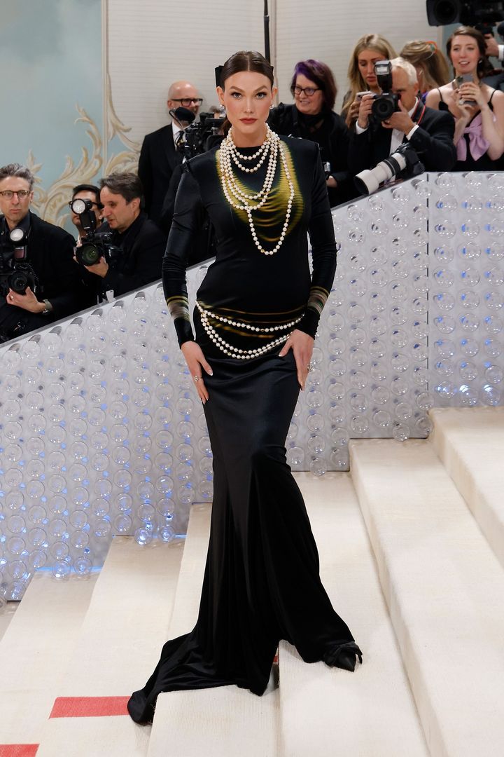 2023年『Karl Lagerfeld: A Line of Beauty（カール・ラガーフェルド: 美の系譜）』<br /> ルック／ロエベ