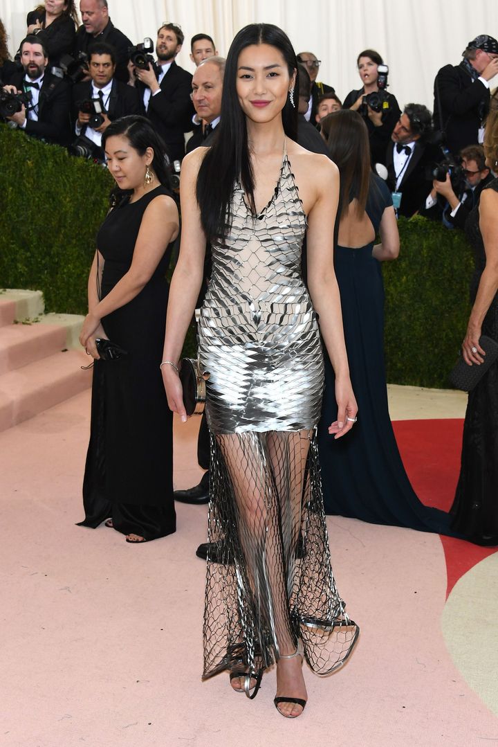 2016年『Manus x Machina: Fashion in an Age of Technology（手仕事×機械：テクノロジー時代のファッション）』<br /> ルック／イリス ヴァン ヘルぺン