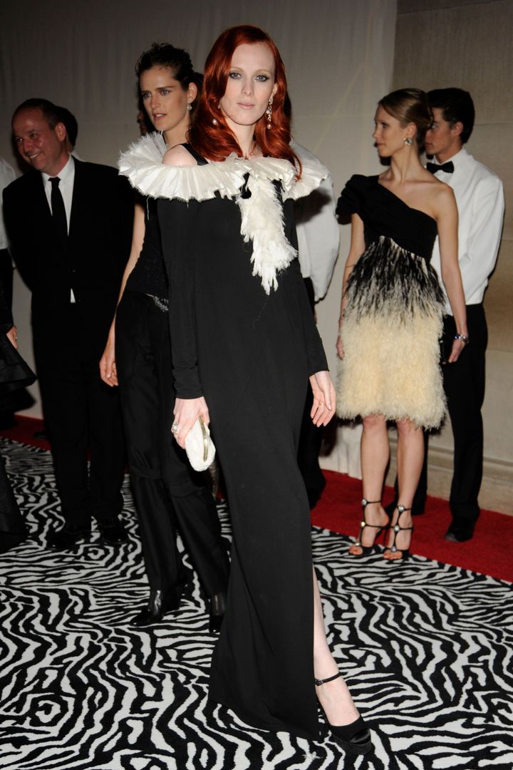 2009年『The Model as Muse: Embodying Fashion（ミューズとしてのモデル）』<br /> ルック／シャネル 2009-10年秋冬コレクションより。