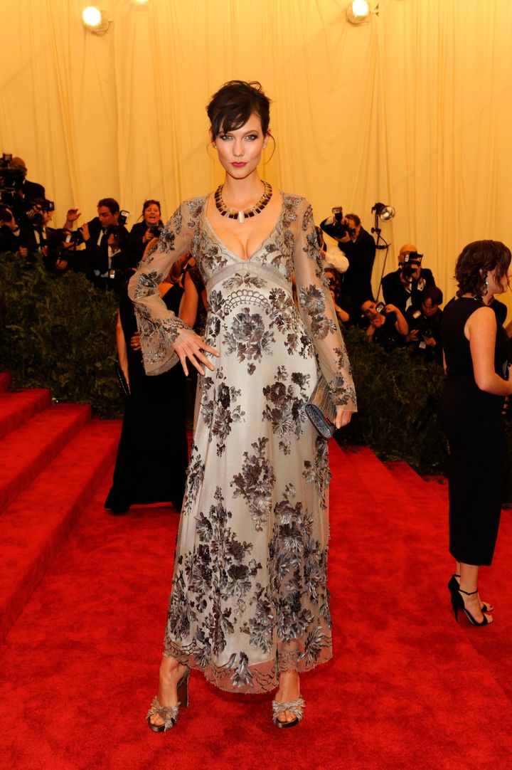 2013年『Punk: Chaos to Couture（パンク：カオスからクチュールまで）』<br /> ルック／ルイ・ヴィトン 2013-14年秋冬コレクションより。