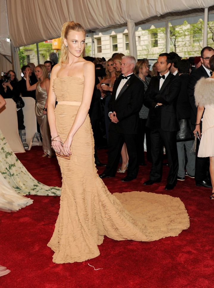 2011年『Alexander McQueen: Savage Beauty（アレキサンダー・マックイーン：野生の美）』<br /> ルック／マイケル コース