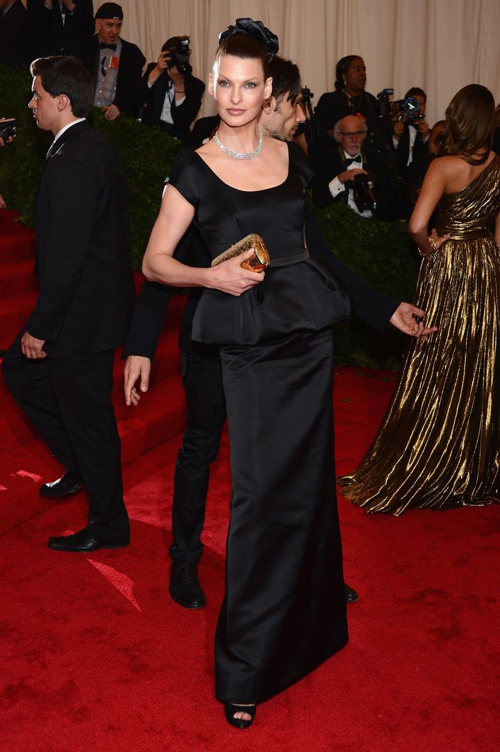 2012年『Schiaparelli and Prada: Impossible Conversations（スキャパレリとプラダ：不可能な会話）』<br /> ルック／プラダ