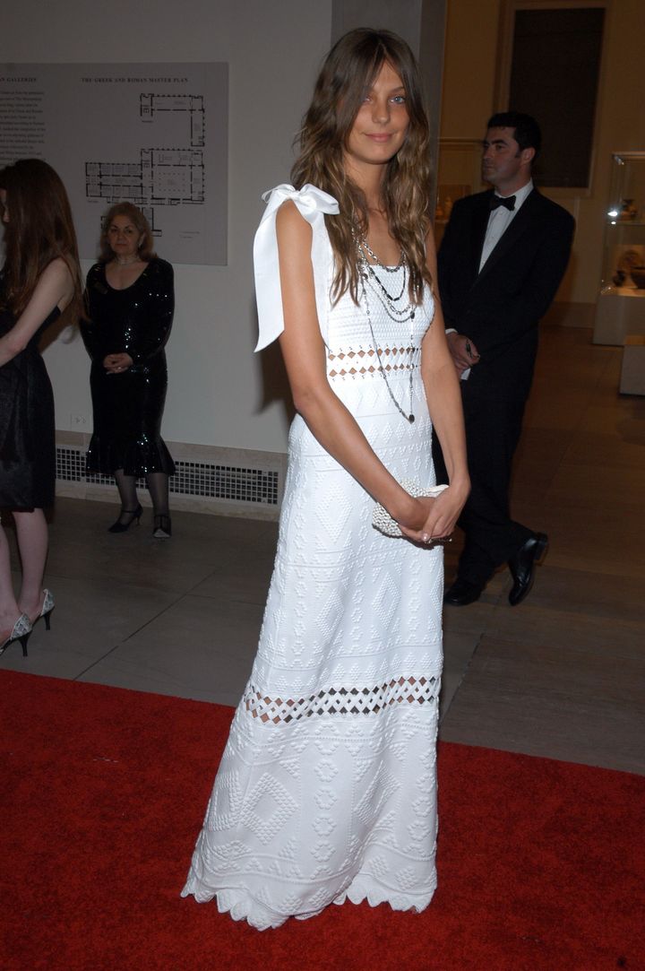 2005年『The House of Chanel（ザ・ハウス・オブ・シャネル）』<br /> ルック／シャネル 2005年春夏コレクションより。