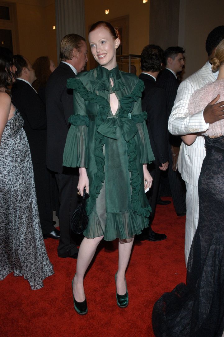 2005年『The House of Chanel（ザ・ハウス・オブ・シャネル）』<br /> ルック／サンローラン 2005-06年秋冬コレクションより。