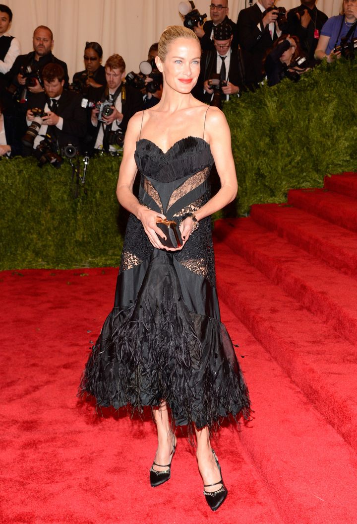 2013年『Punk: Chaos to Couture（パンク：カオスからクチュールまで）』<br /> ルック／ニナ リッチ 2013-14年秋冬コレクションより。