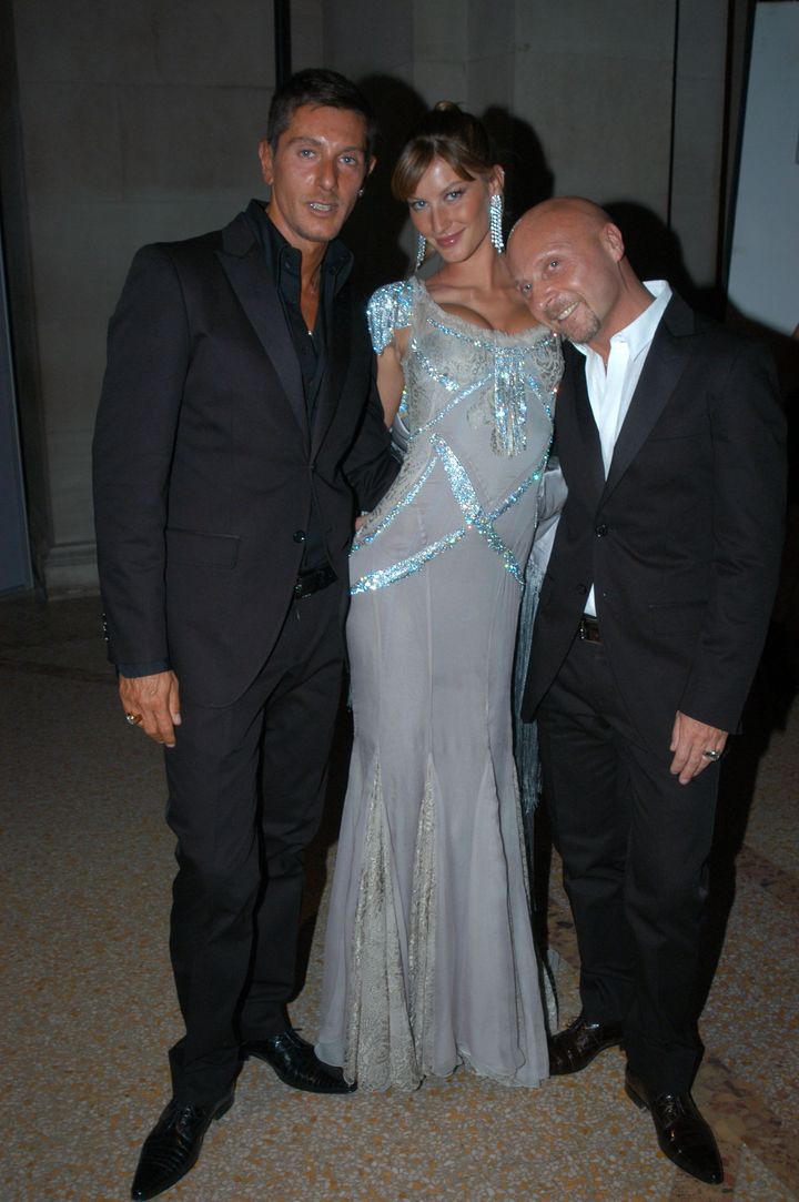 2003年『Goddess: The Classical Mode（女神：クラシカル・モード）』<br /> ルック／ドルチェ＆ガッバーナ 2003-04年秋冬コレクションより。