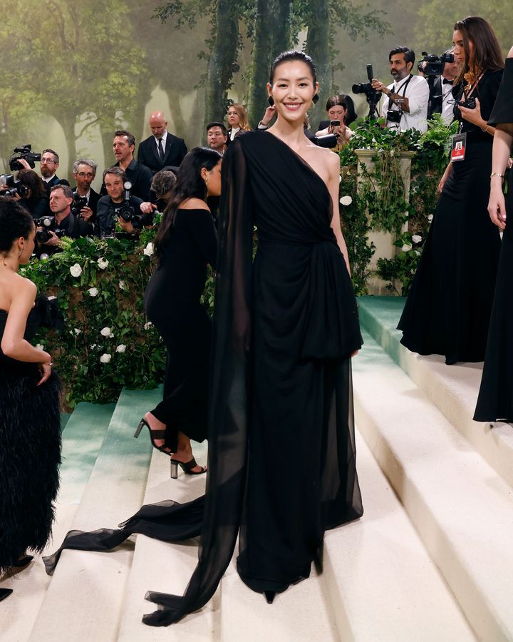 2024年『Sleeping Beauties: Reawakening Fashion（眠れる美への追憶──ファッションがふたたび目覚めるとき）』<br /> ルック／サンローラン