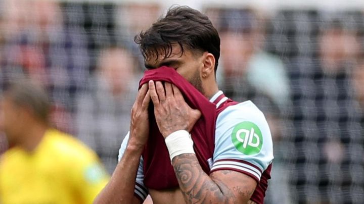 最悪永久追放も！？疑惑の27歳スター選手、イエローカードで泣く…妻は「悪夢のような生活を…」