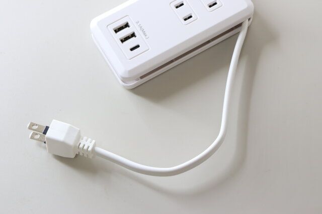 ダイソーの2コンセントタップ（Type-A 2ポート＋Type-C 1ポート、3.1A、20cm）6