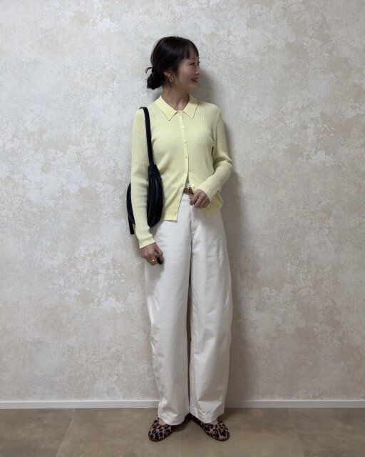 ホワイトパンツ合わせで春コーデ