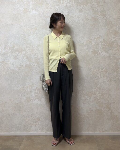 スラックスで大人カジュアルコーデ
