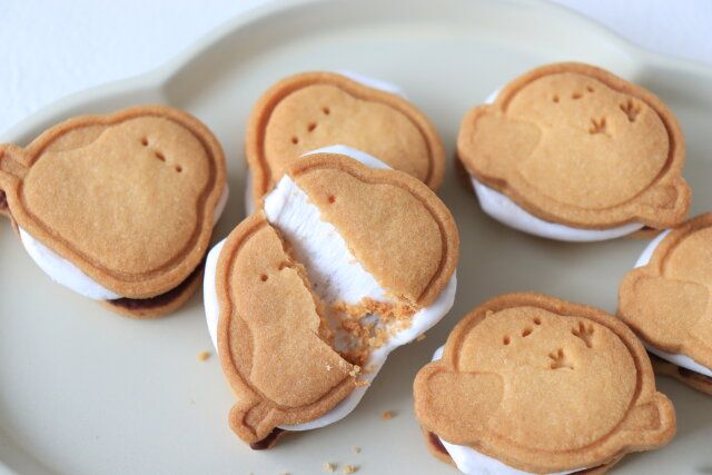 マシュマロがびよ～んと伸びる。