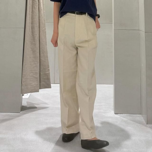 ヘンプ混 ツイルタックワイドパンツを着たコーデ