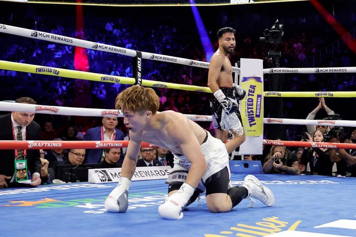 第2ラウンドにダウンを奪われた井上尚弥（C）Getty Images