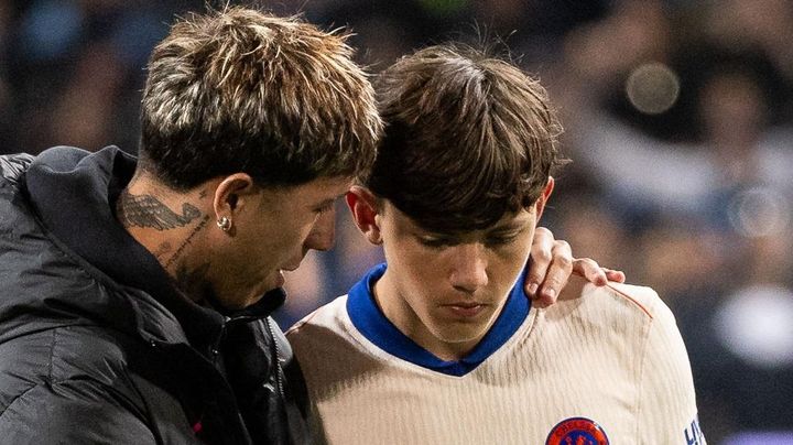 16歳でデビューした神童スター、すね当てがヤバいと話題