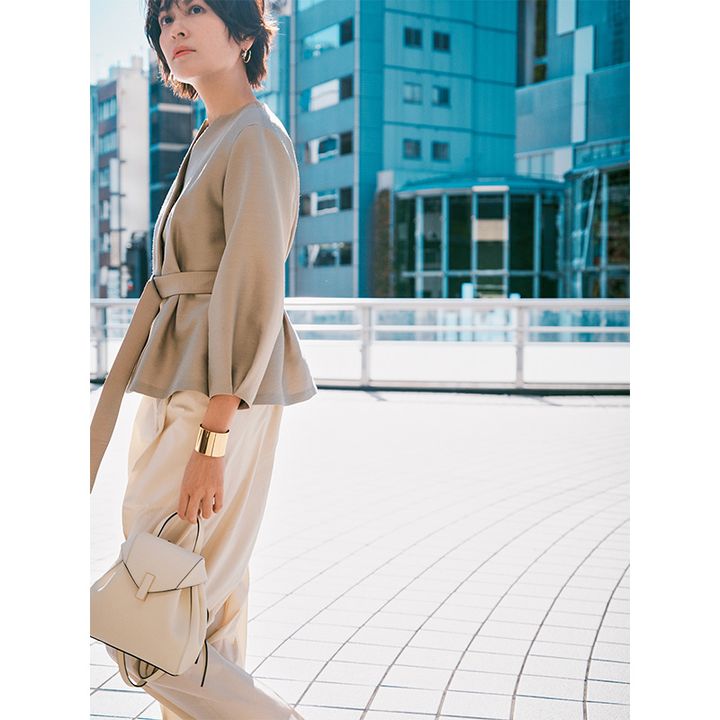 シルエット上手なベージュのワントーンコーデ