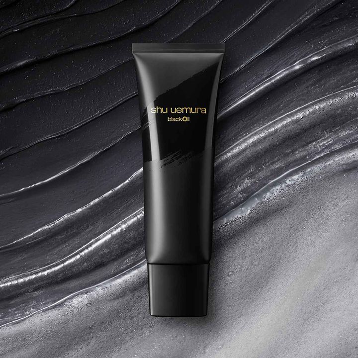 画像: 「ブラック フレッシュ フォーミング マッド」125ml ￥6,270 出典：シュウ ウエムラ