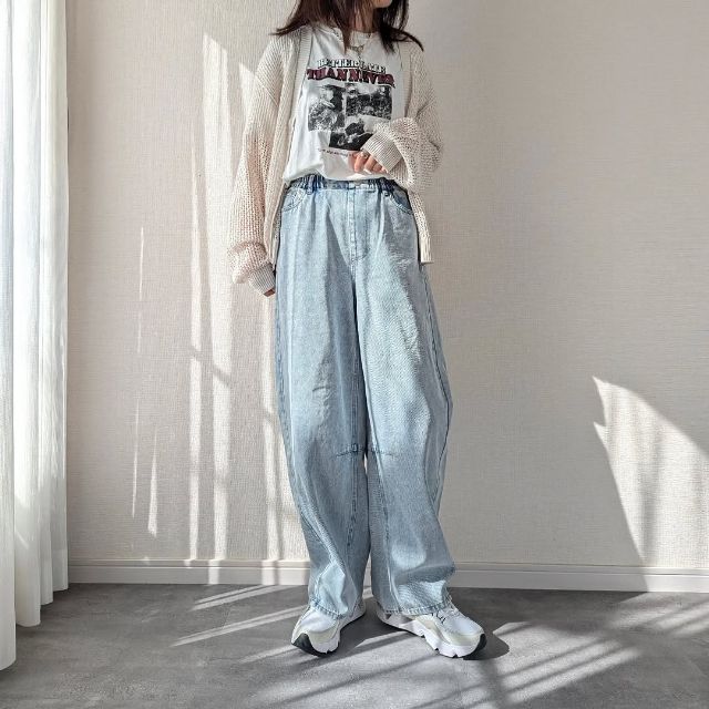デニムイージーバレルを着たコーデ
