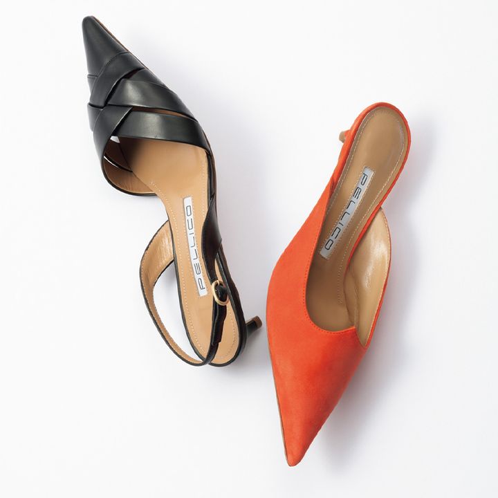 ペリーコのメッシュデザインになった黒パンプスとカラーミュール