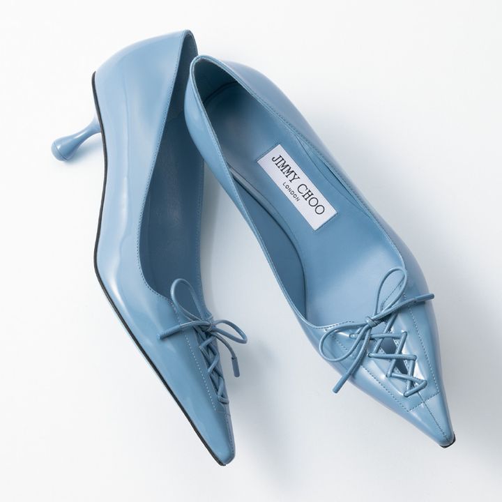 ジミーチュウの水色のレースアップデザインのパンプス