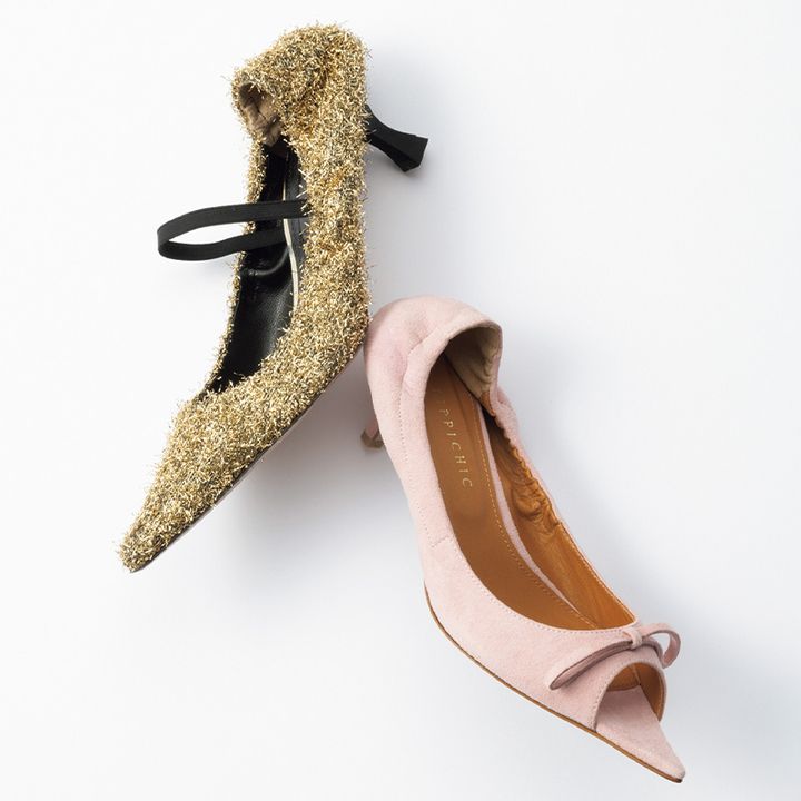 ピッピシックのもけもけのゴールドパンプスとピンクのオープントゥのスエードパンプス