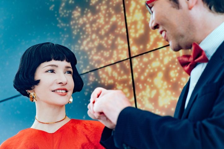 ドレス ／アキコアオキ（03-5829-6188） ピアス／カレワラ（info.japan@kalevala.fi） その他／本人私物