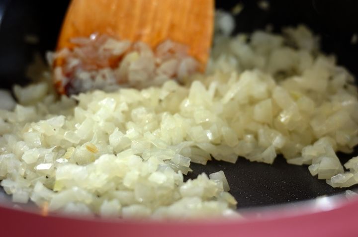 ハンバーグはソースで楽しむ 生姜の風味が絶品 by杉本 亜希子さんの下準備1