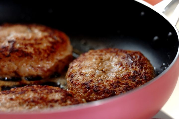 ハンバーグはソースで楽しむ 生姜の風味が絶品 by杉本 亜希子さんの作り方3