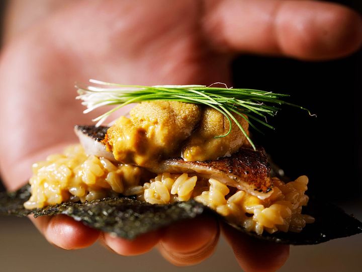 銀座『鮨よしかわ 勝 銀座 別邸』の「炙りのどぐろの手巻き」