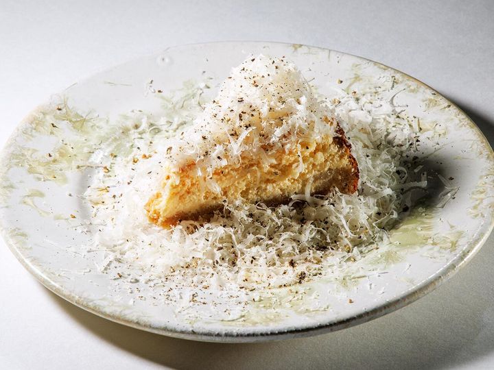 牛込神楽坂『TROMBA』の「パルミジャーノチーズのチーズケーキ」